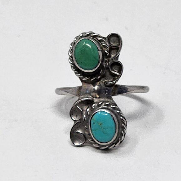 Vintage Sterling Silver Genuine Turquoise Native American Ring - Picture 2 of 5